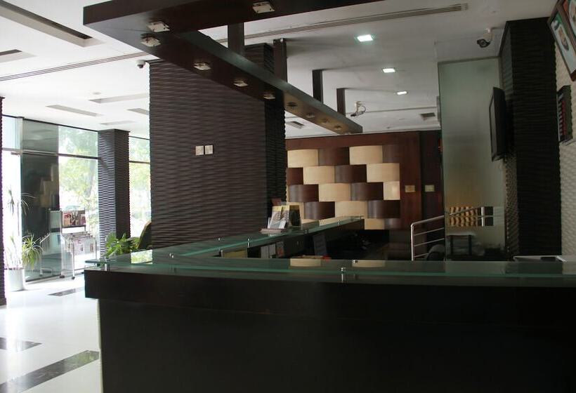 Отель Manhattan Avenue