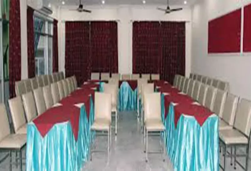 هتل Saathi