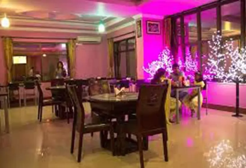 هتل Saathi