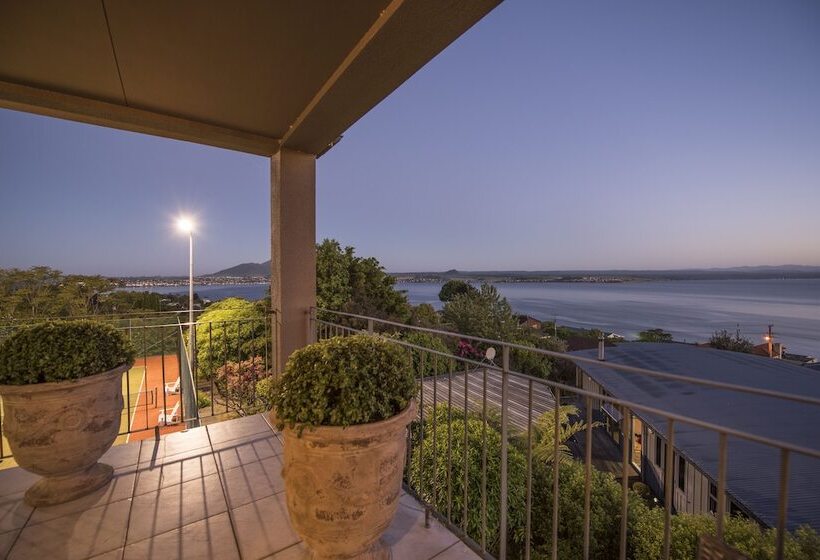 בית מלון כפרי The Flying Trout Boutique Lodge