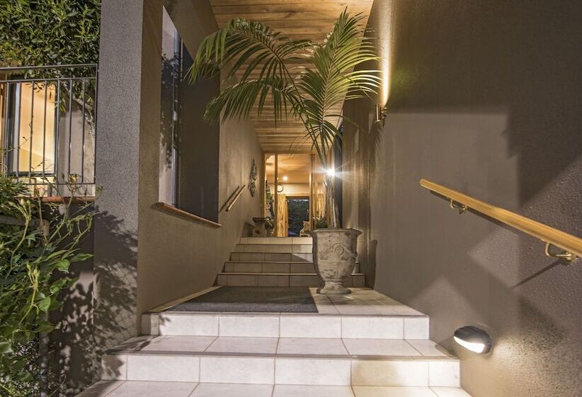 בית מלון כפרי The Flying Trout Boutique Lodge