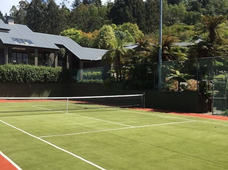 בית מלון כפרי The Flying Trout Boutique Lodge