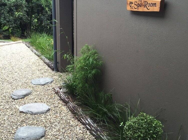 בית מלון כפרי The Flying Trout Boutique Lodge