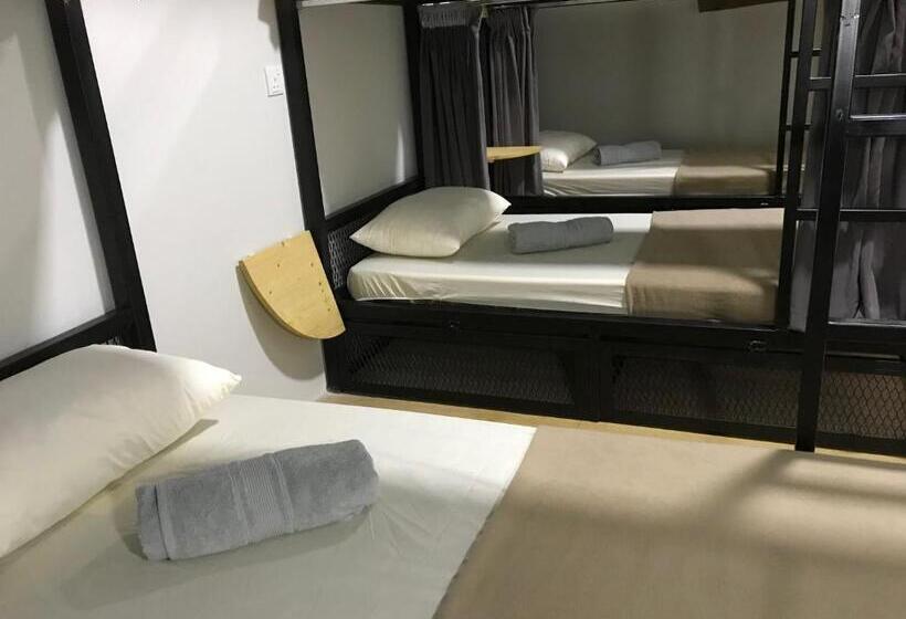 בית מלון כפרי The Good Travelers Hostel Kl Airport