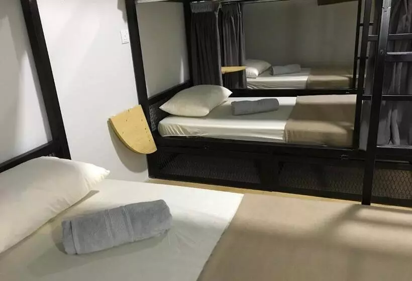 ホテル The Good Travelers Hostel   Kl Airport