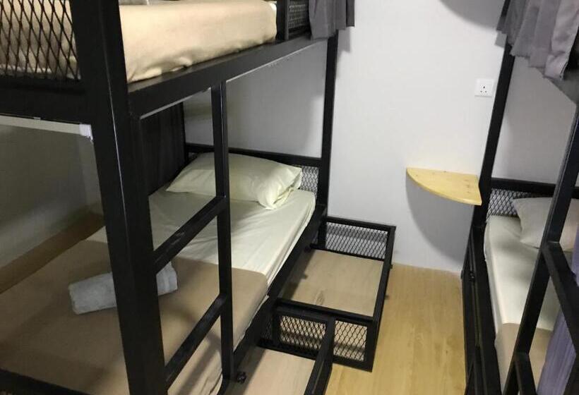בית מלון כפרי The Good Travelers Hostel Kl Airport