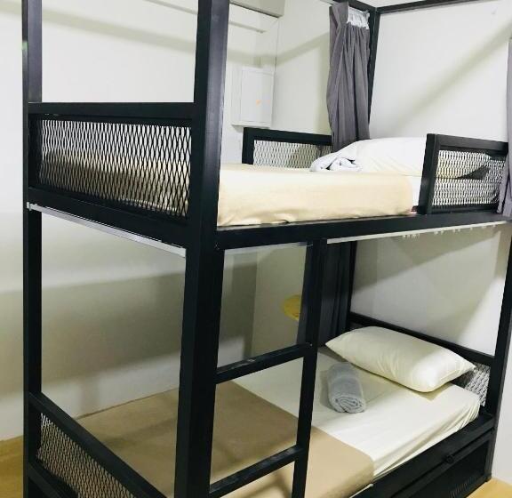 בית מלון כפרי The Good Travelers Hostel Kl Airport