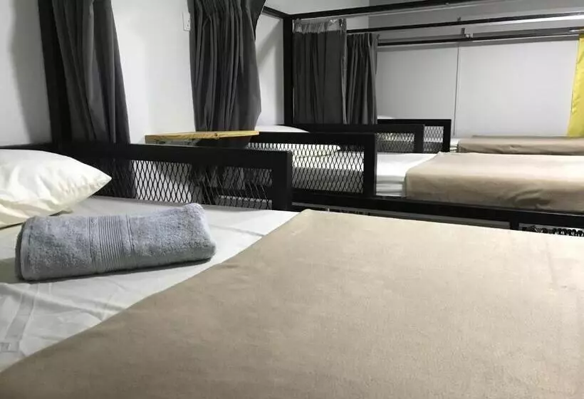 ホテル The Good Travelers Hostel   Kl Airport