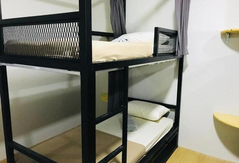 בית מלון כפרי The Good Travelers Hostel Kl Airport