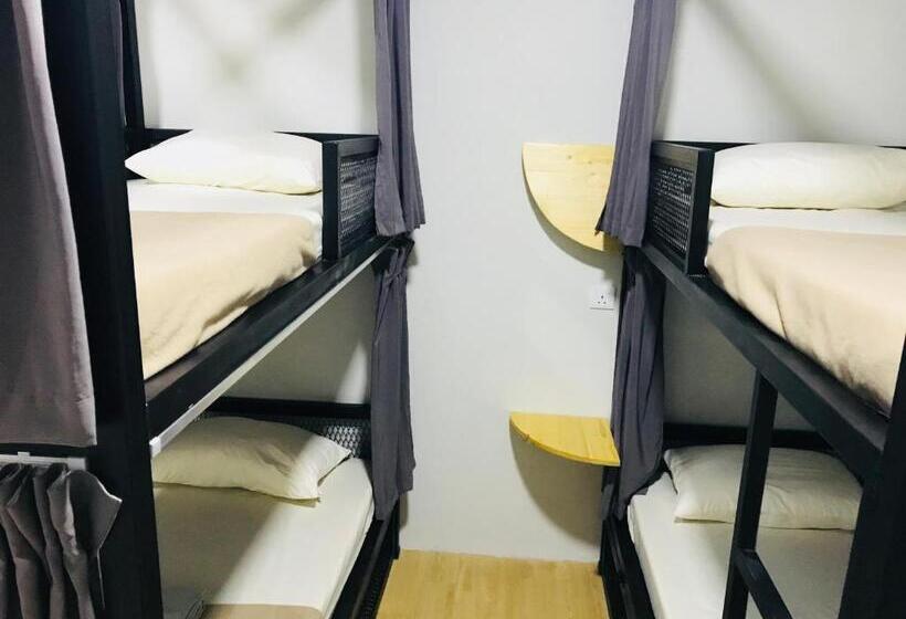 בית מלון כפרי The Good Travelers Hostel Kl Airport