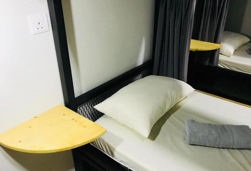 בית מלון כפרי The Good Travelers Hostel Kl Airport