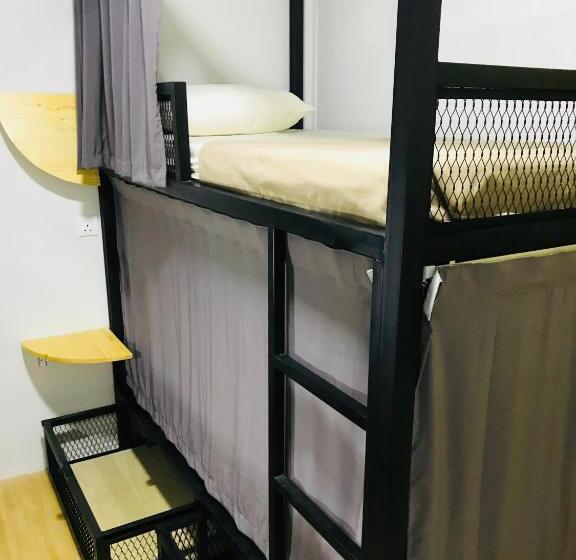 בית מלון כפרי The Good Travelers Hostel Kl Airport