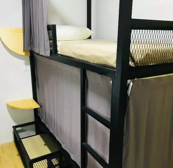 ホテル The Good Travelers Hostel   Kl Airport