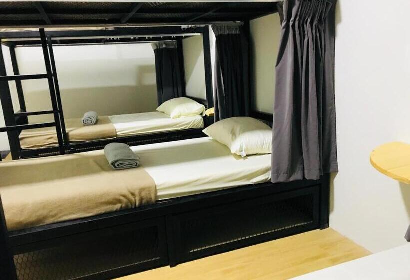 בית מלון כפרי The Good Travelers Hostel Kl Airport