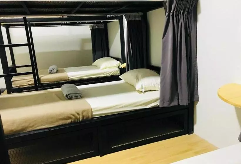 ホテル The Good Travelers Hostel   Kl Airport