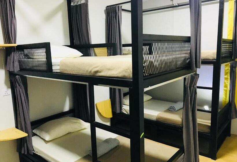 בית מלון כפרי The Good Travelers Hostel Kl Airport