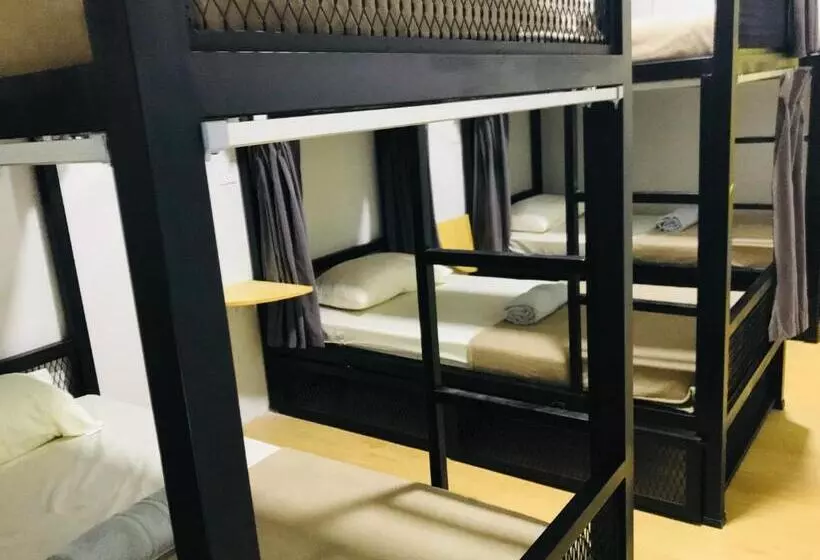 ホテル The Good Travelers Hostel   Kl Airport