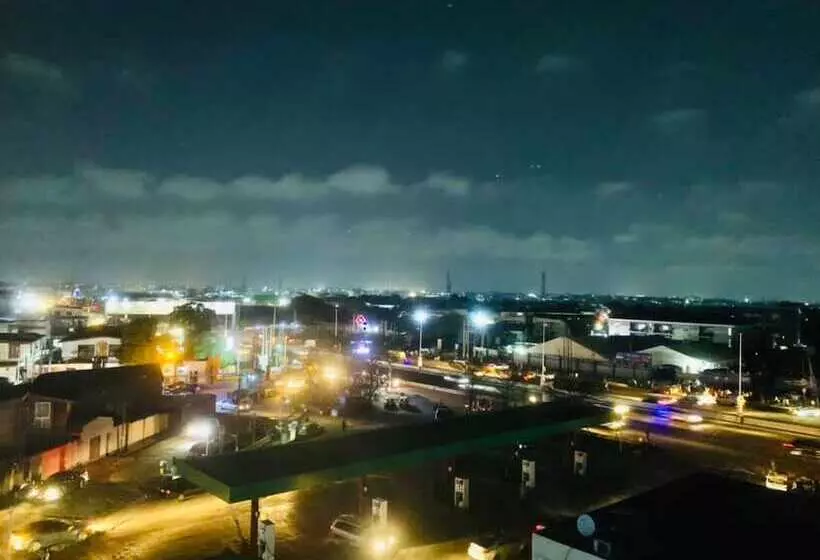 Oakspring Hotel & Luxury Suites