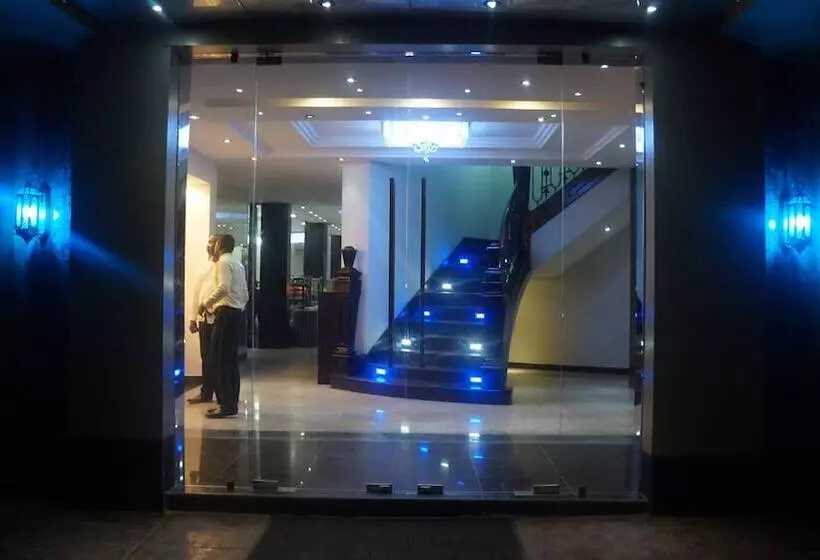 Oakspring Hotel & Luxury Suites