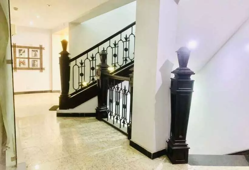 Oakspring Hotel & Luxury Suites