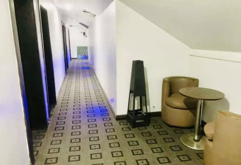 Oakspring Hotel & Luxury Suites