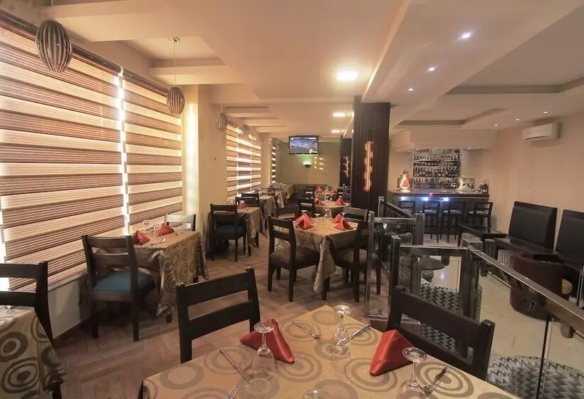 Oakspring Hotel & Luxury Suites