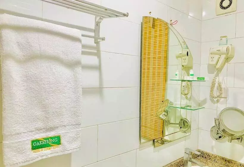 Oakspring Hotel & Luxury Suites