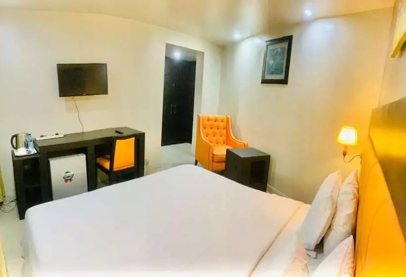 Oakspring Hotel & Luxury Suites