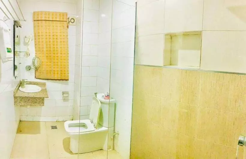 Oakspring Hotel & Luxury Suites