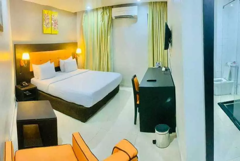 Oakspring Hotel & Luxury Suites