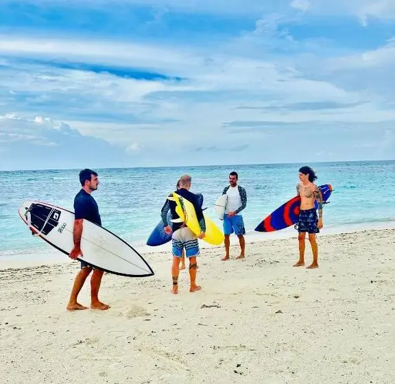 هتل Yuvi Blue Maldives & Spa