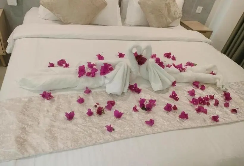 هتل Yuvi Blue Maldives & Spa