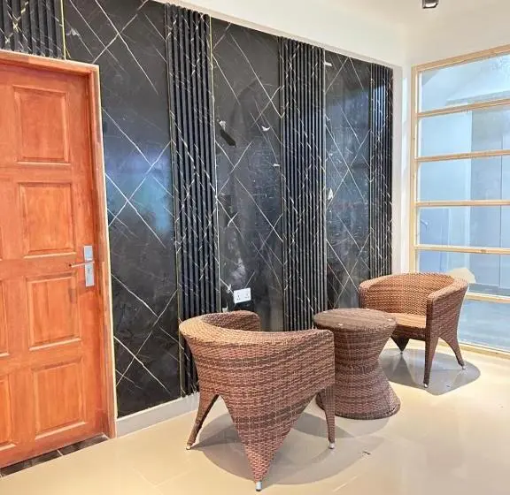 هتل Yuvi Blue Maldives & Spa