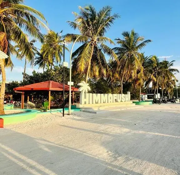 هتل Yuvi Blue Maldives & Spa