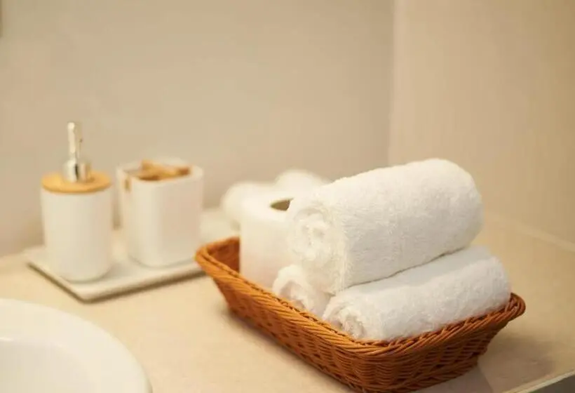 هتل Yuvi Blue Maldives & Spa