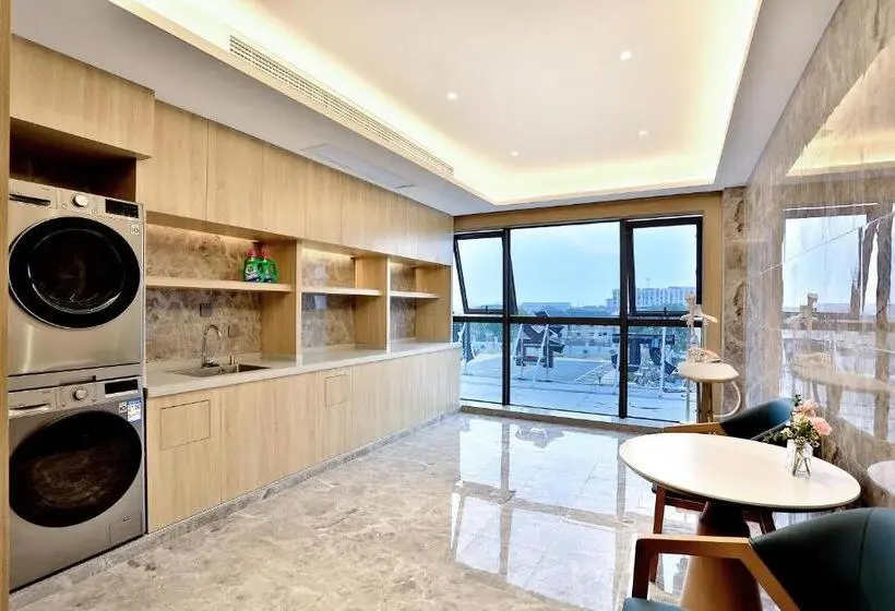هتل Zhoushan Maison New Century