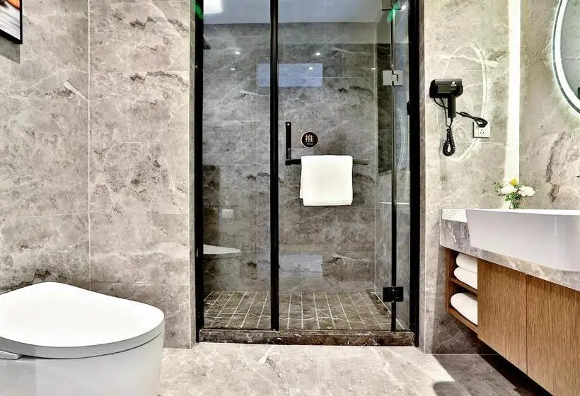 هتل Zhoushan Maison New Century