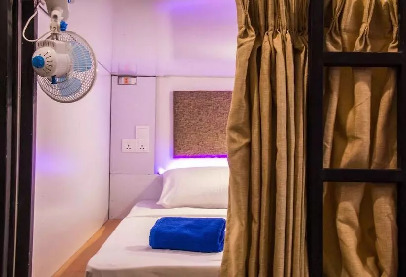 هتل Bunk Planet