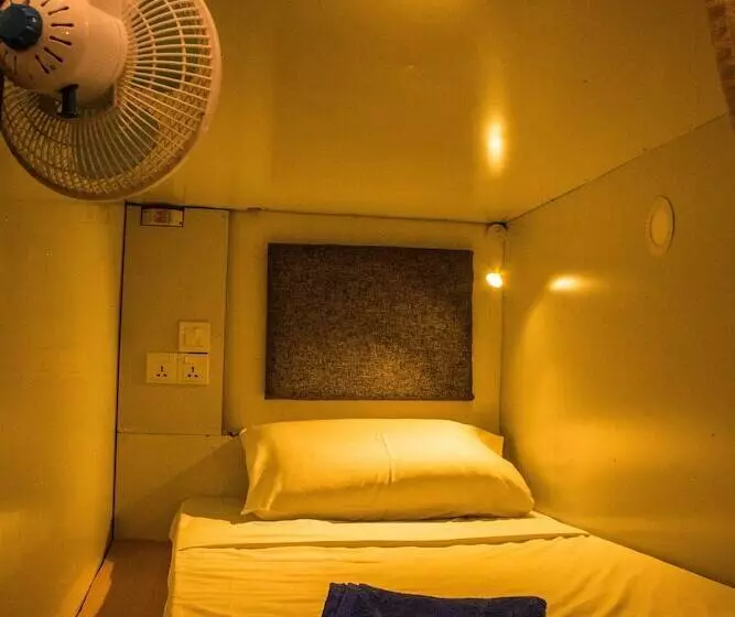 هتل Bunk Planet