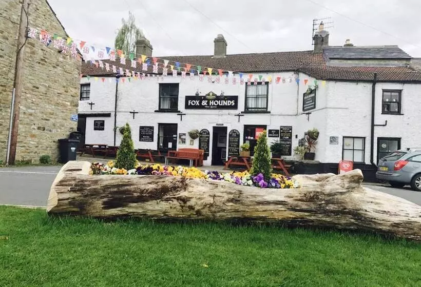 Hotelli The Fox & Hounds Inn