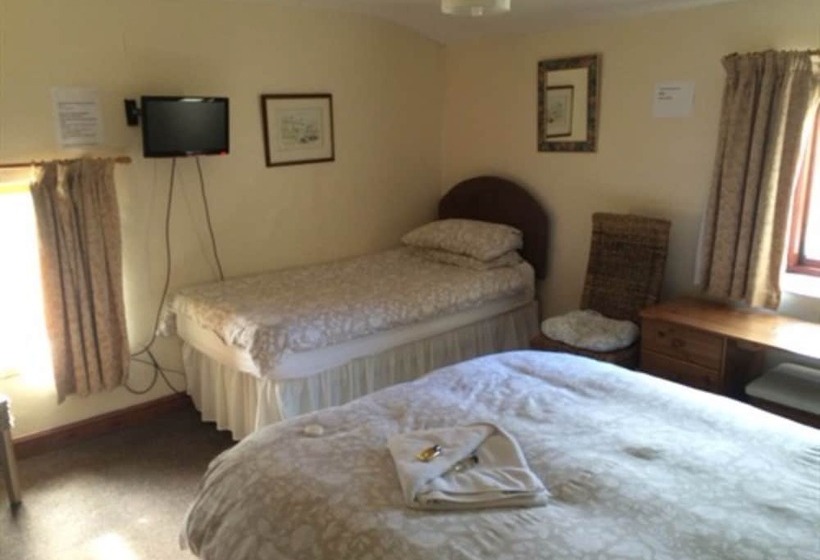 Отель The Fox & Hounds Inn