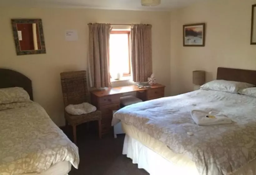 Hotelli The Fox & Hounds Inn