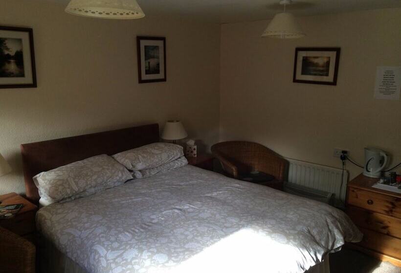 Отель The Fox & Hounds Inn