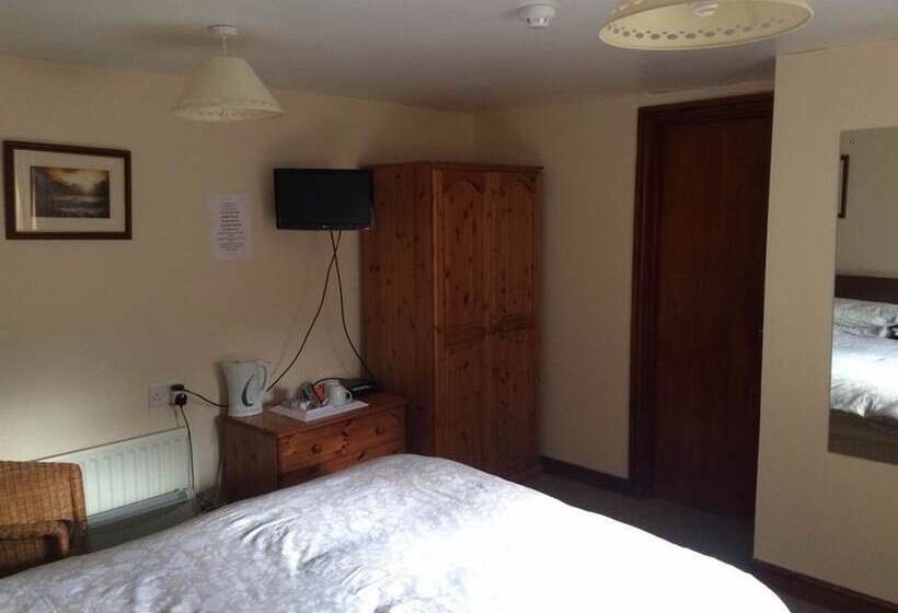 Отель The Fox & Hounds Inn