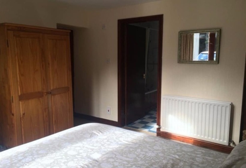 Отель The Fox & Hounds Inn