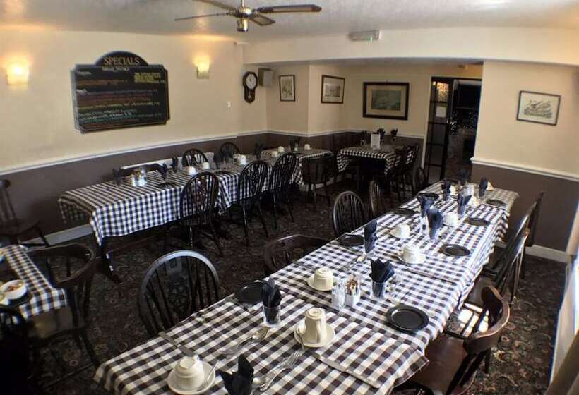 Отель The Fox & Hounds Inn