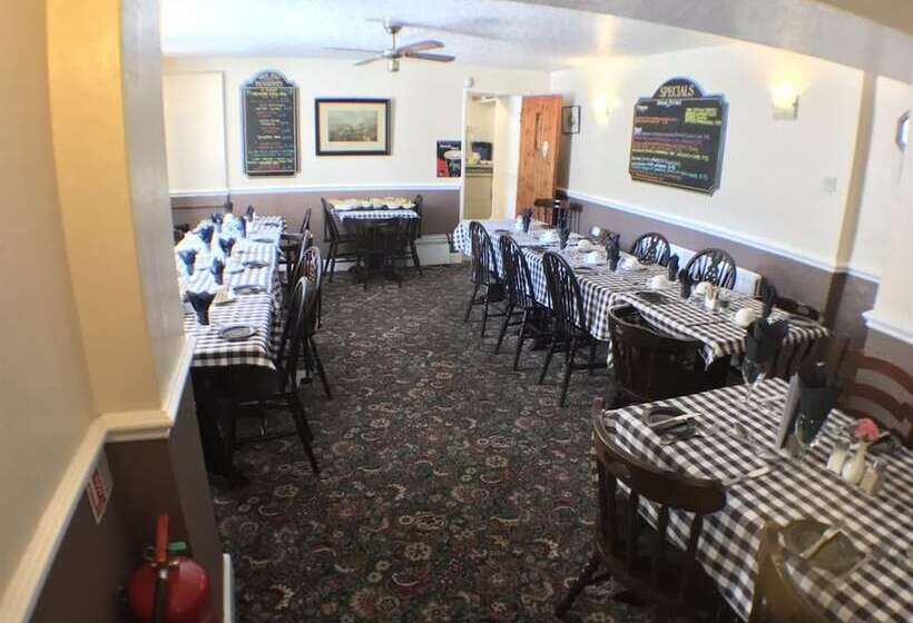 Отель The Fox & Hounds Inn