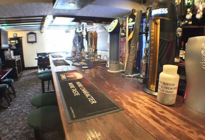 Отель The Fox & Hounds Inn