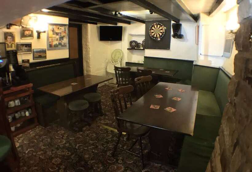 Отель The Fox & Hounds Inn