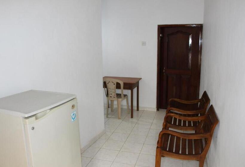 Отель Holiday Guest Inn